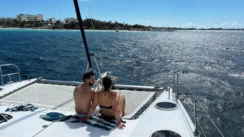 Isla Mujeres by catamaran, with snorkelling and a beach club
